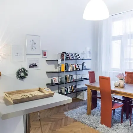 Jana Apartment *