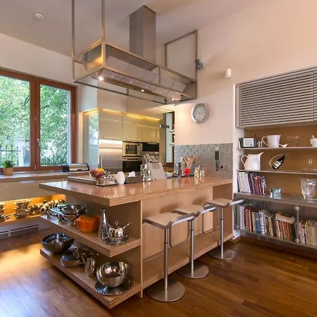 Huge Luxury Villa, 6 Beds And Baths, Terraces, Double Garage Villa *