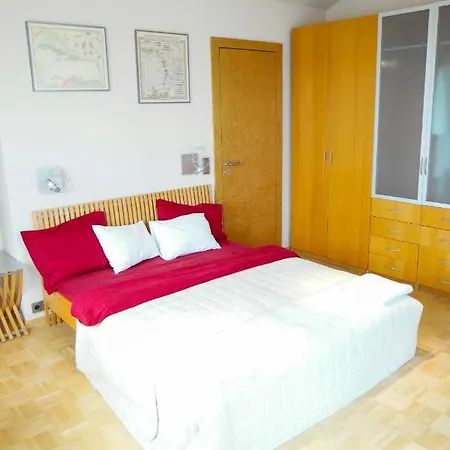 Huge Luxury Villa, 6 Beds And Baths, Terraces, Double Garage Prague