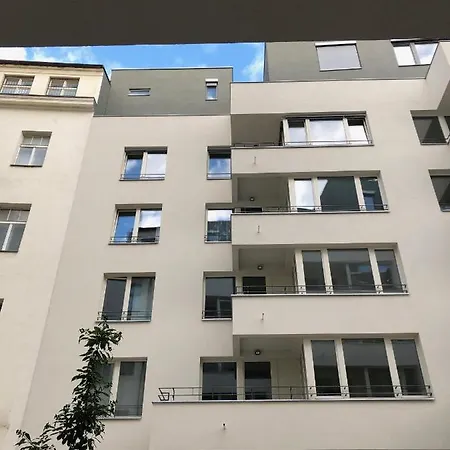 The Dante - Family With Free Parking Prague