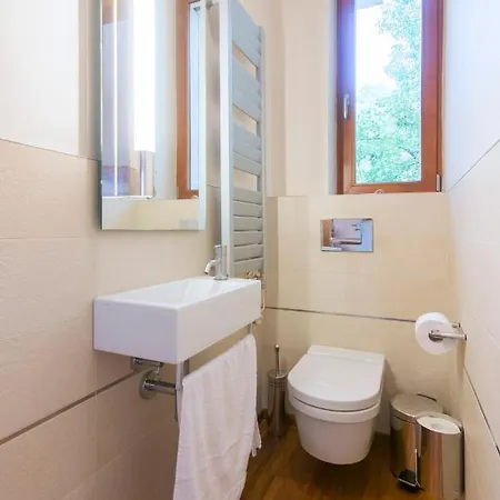 Villa Huge Luxury Villa, 6 Beds And Baths, Terraces, Double Garage