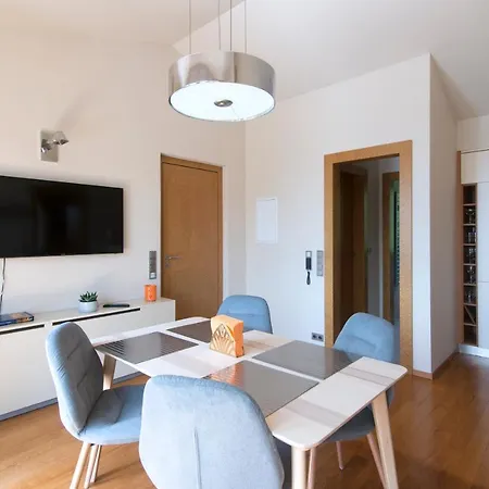 Huge Luxury Villa, 6 Beds And Baths, Terraces, Double Garage Villa
