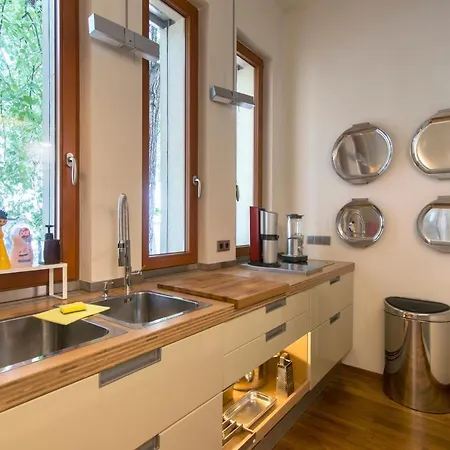 Villa Huge Luxury Villa, 6 Beds And Baths, Terraces, Double Garage