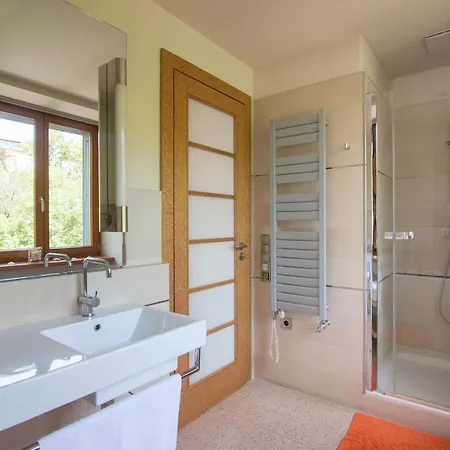 Huge Luxury Villa, 6 Beds And Baths, Terraces, Double Garage Villa