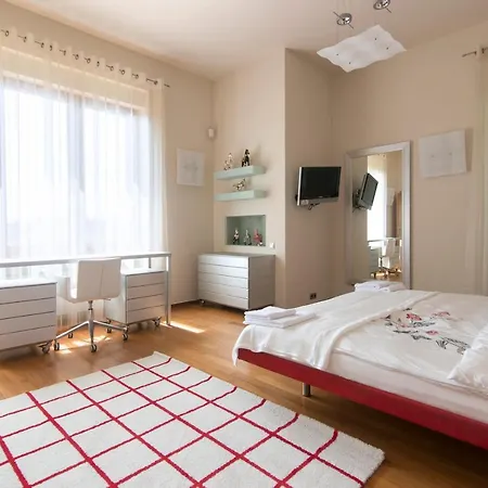Huge Luxury Villa, 6 Beds And Baths, Terraces, Double Garage Prague