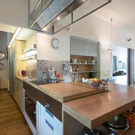 Huge Luxury Villa, 6 Beds And Baths, Terraces, Double Garage Villa *
