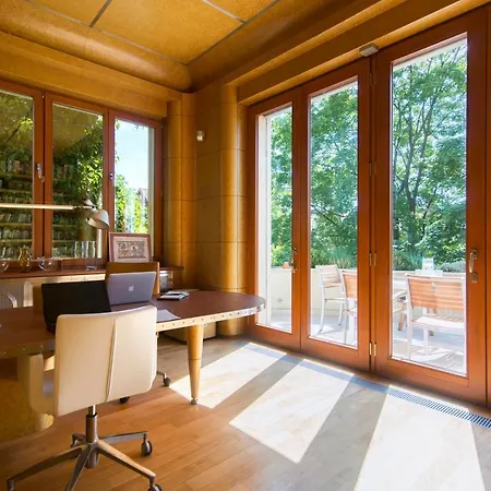 Villa Huge Luxury Villa, 6 Beds And Baths, Terraces, Double Garage Prague
