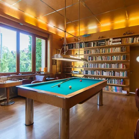 Huge Luxury Villa, 6 Beds And Baths, Terraces, Double Garage Villa