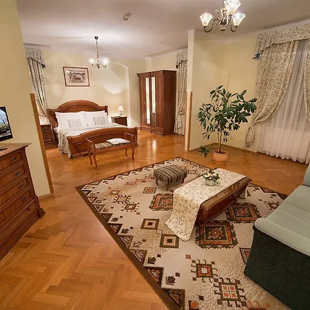 Boutique Constans 4*