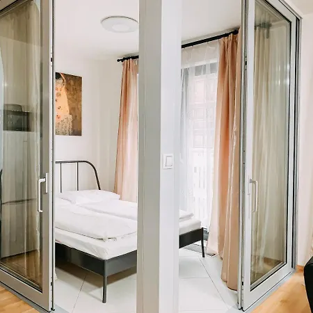 Apartment Enjoy In Garden Prague