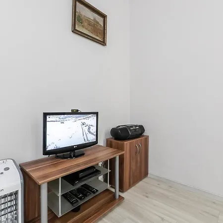 Letna Apartment *