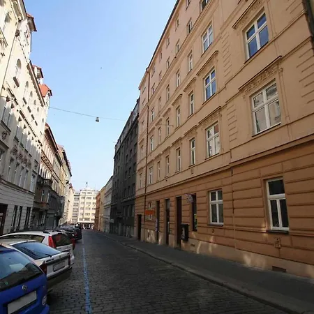 Letna Apartment *