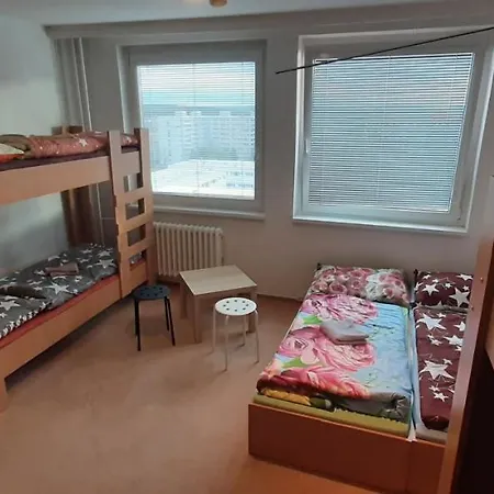 Km House černý Most *