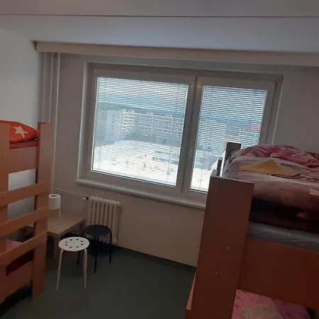 Km House černý Most
