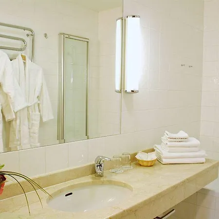 Ea Julis Hotel 4*