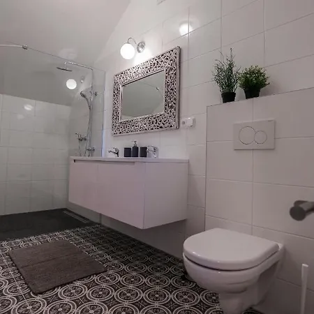 Royal Loft Jeseniova For Families And Groups Apartment *