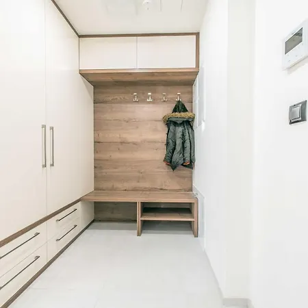 Quiet & New Near Center With Garage