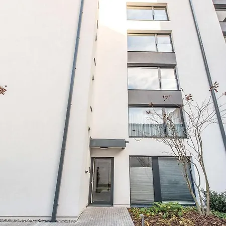Quiet & New Near Center With Garage Prague