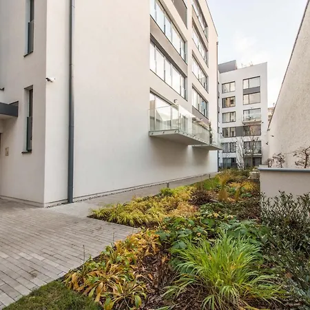Quiet & New Near Center With Garage Apartment Prague