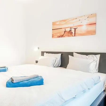 Apartment Quiet & New Near Center With Garage *