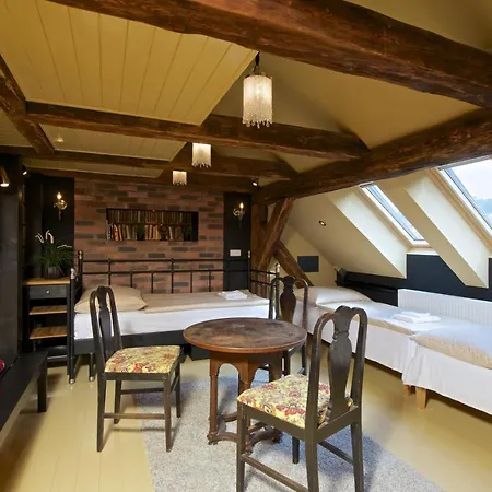 Alice House Aparthotel 3*