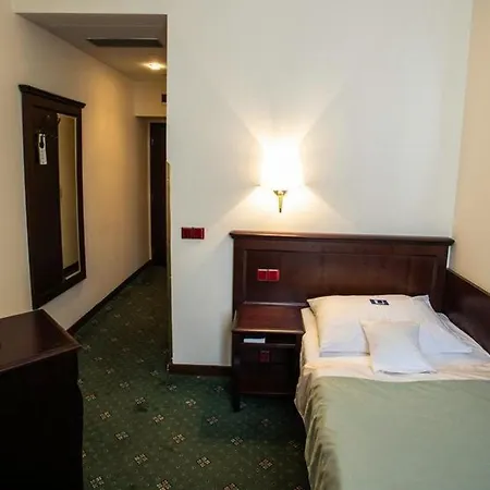Ea Downtown 4*