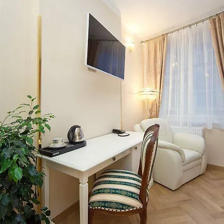 Louren - The Bridge Inn Aparthotel