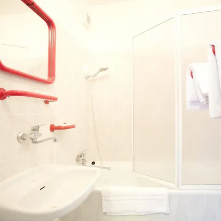 Hotel Charles 3*