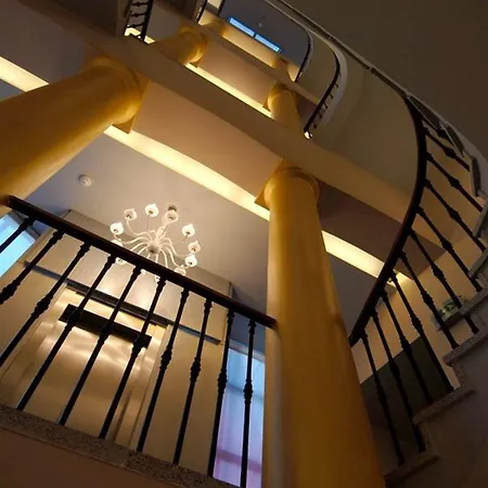 Hotel The Icon & Lounge 4*