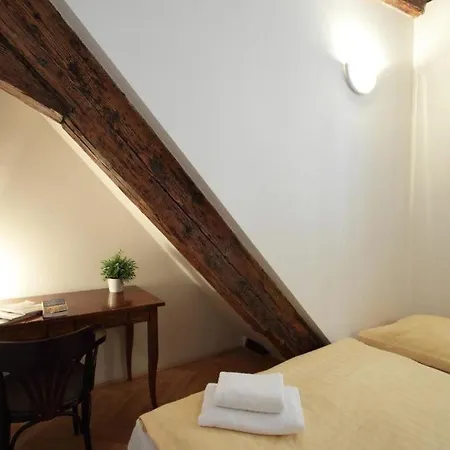 Old Town Apartment *