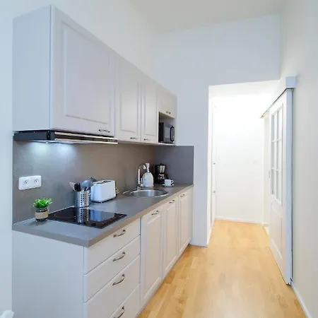 Apartamento Modern Pricna 4 *
