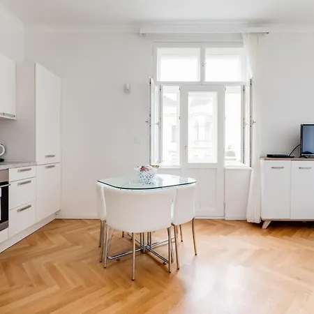 Apartment Friendly In Prague