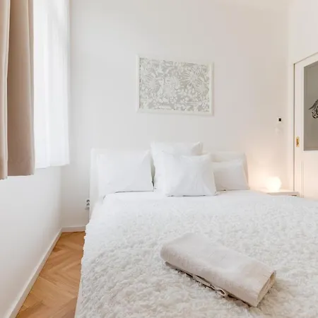 Apartment Friendly In Prague
