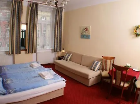 Aaron Hotel