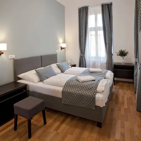 Hotel Corto Old Town 3*