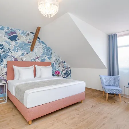 Eight Secrets Boutique By Dwellfort Aparthotel 4*