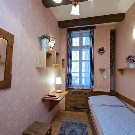 Alice House Aparthotel 3*