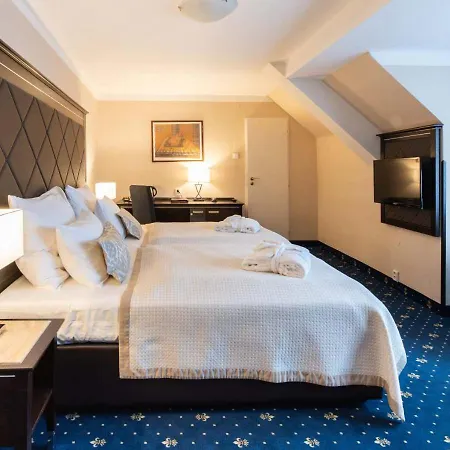 Pytloun Old Armoury Hotell 4*