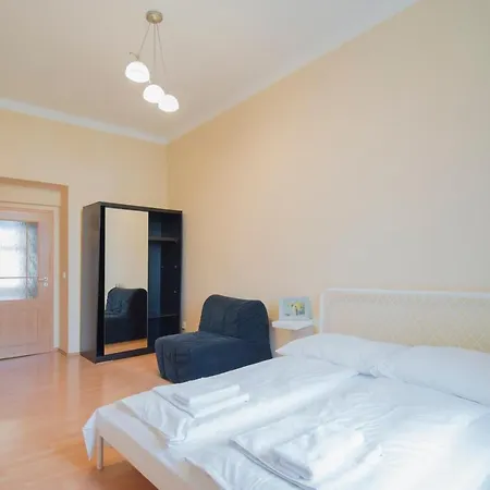 Modern Wenzigova 15 Apartment
