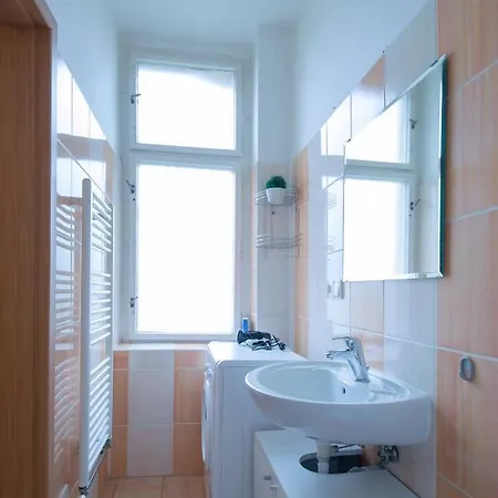 Modern Wenzigova 15