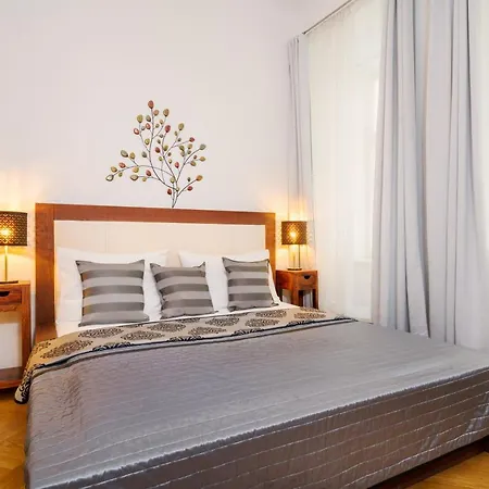 Old Town Square Premium Residence Aparthotel