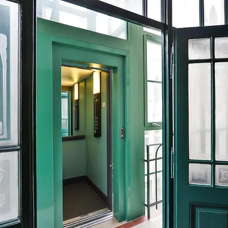 Art Nouveau Old Town Apartment *