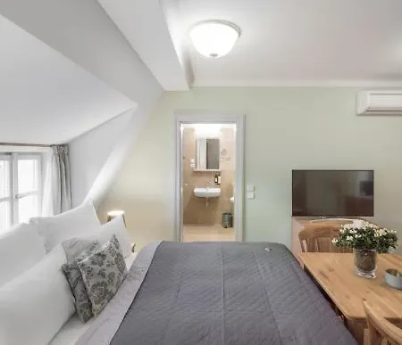 Blue Oak Aparthotel 4*
