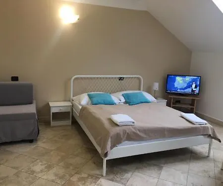 Legerova 33 Hotel 3*