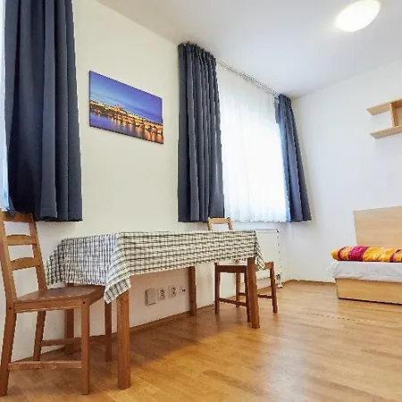 University Hotel 2*