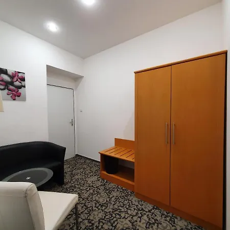 Jana - Domov Mladeze 2* Prague