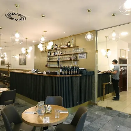 U Stare Pani - At The Old Lady מלון 4*