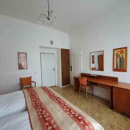 Jana - Domov Mladeze Guest house 2*