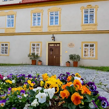 Loreta Prague