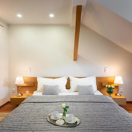 Almandine Aparthotel